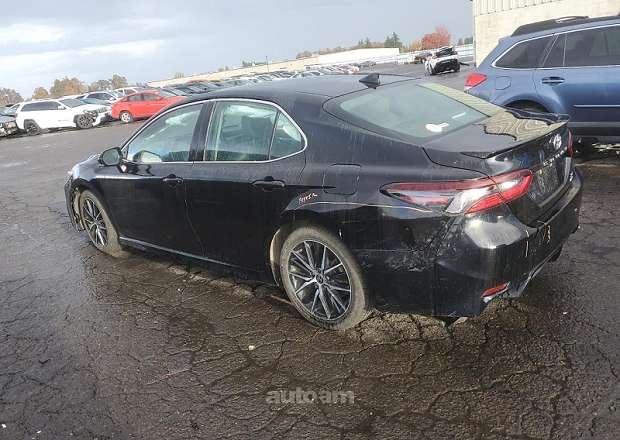 Toyota Camry 2021 — լուսանկար 2