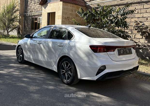 Kia Forte 2023 — photo 3