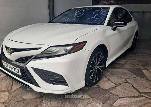 Toyota Camry 2019 — фото 2