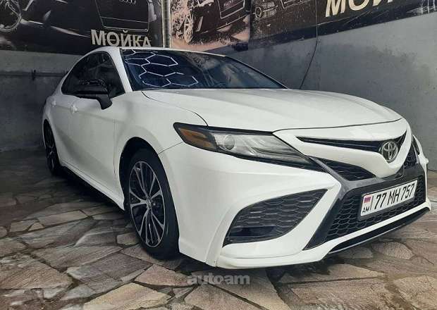 Toyota Camry 2019 — фото 3