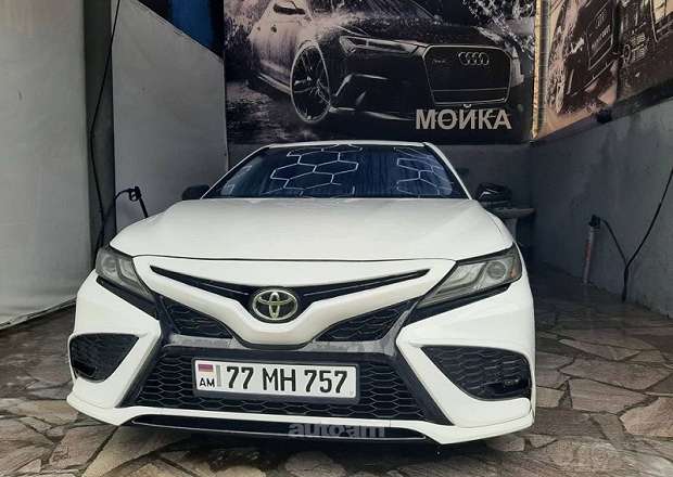Toyota Camry 2019 — фото 1