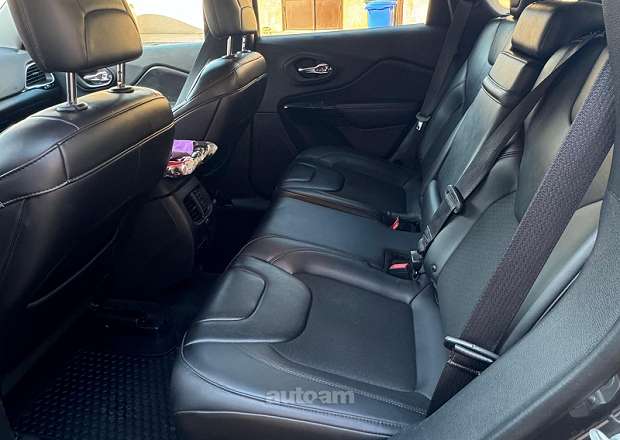 Jeep Cherokee 2018 — լուսանկար 3