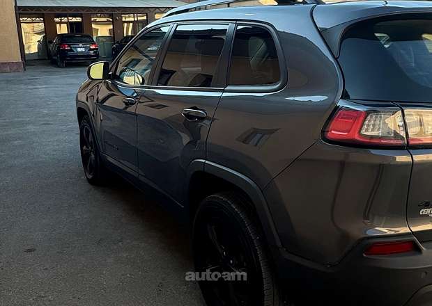 Jeep Cherokee 2018 — լուսանկար 1