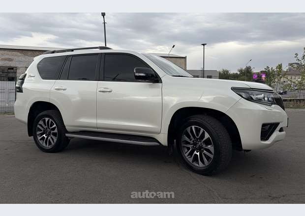 Toyota Land Cruiser Prado 2022 — լուսանկար 2