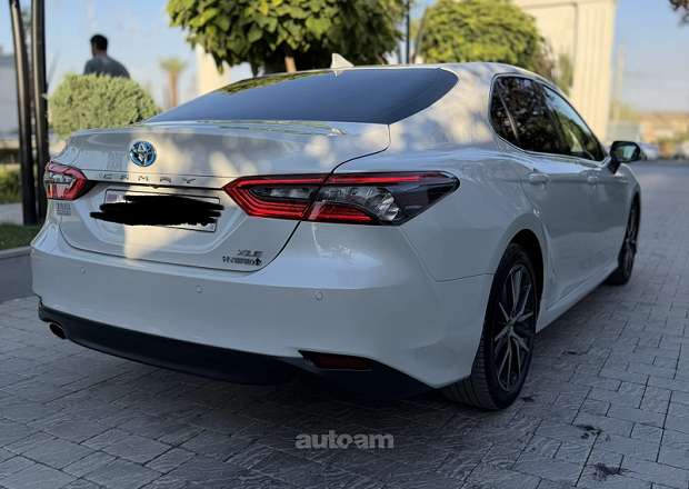 Toyota Camry 2022 — լուսանկար 2