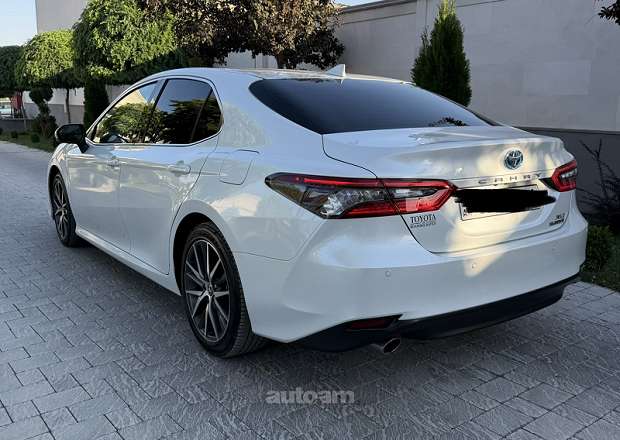 Toyota Camry 2022 — լուսանկար 3