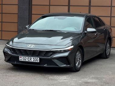 Hyundai Elantra  2025 