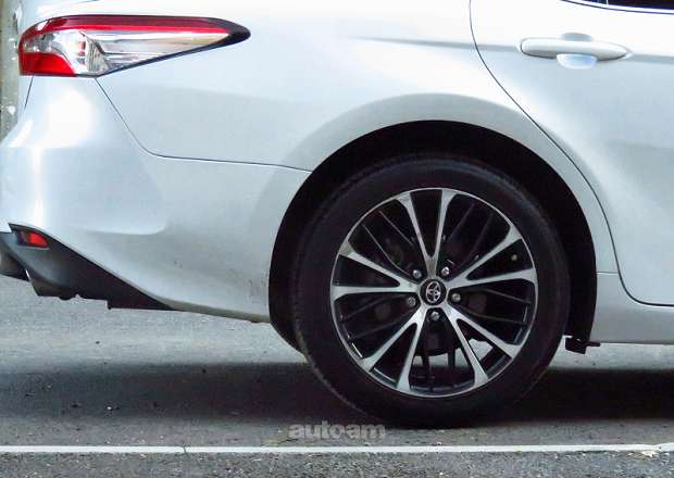 Toyota Camry 2018 — լուսանկար 6