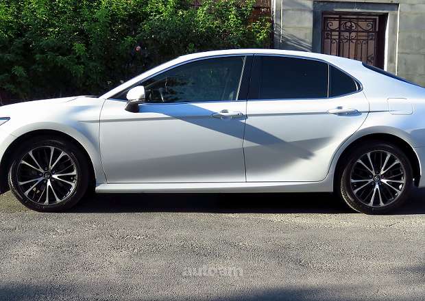 Toyota Camry 2018 — լուսանկար 3