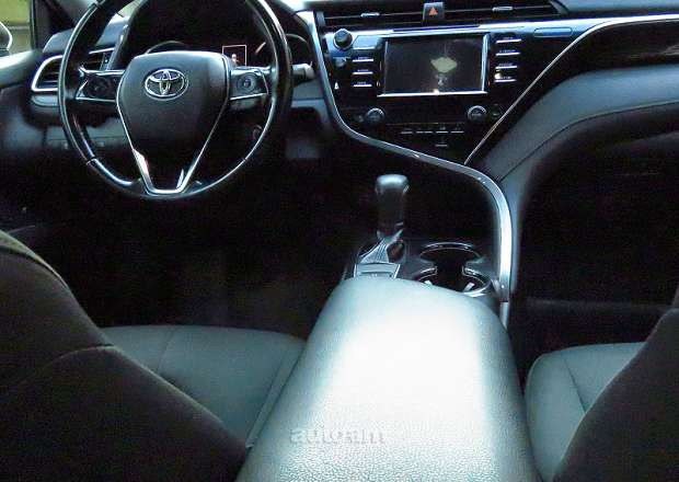 Toyota Camry 2018 — լուսանկար 9
