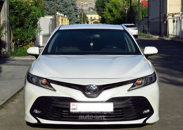 Toyota Camry 2018 — լուսանկար 2
