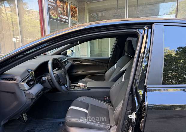 Toyota Camry 2025 — լուսանկար 1