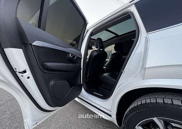 Volvo XC90 2018 — լուսանկար 12