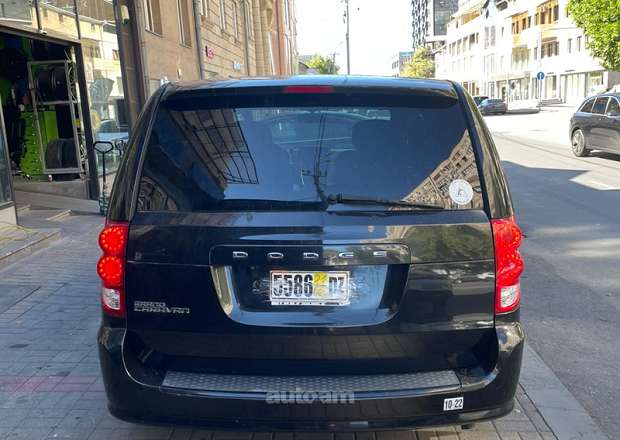 Dodge Grand Caravan 2017 — լուսանկար 2