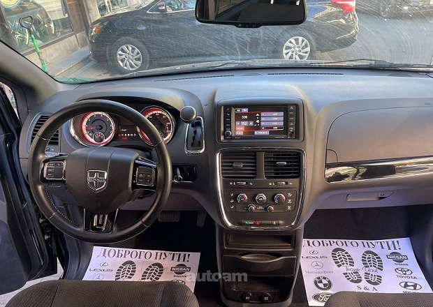 Dodge Grand Caravan 2017 — լուսանկար 11