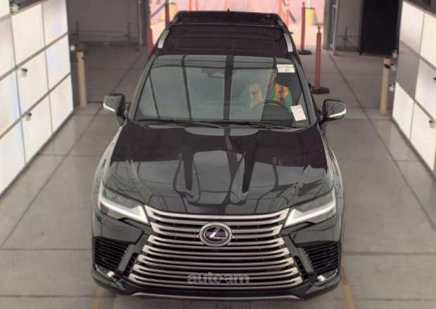 Lexus LX 700