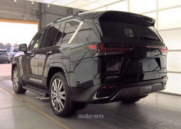 Lexus LX 700