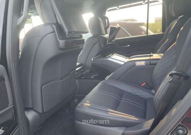 Lexus LX 700