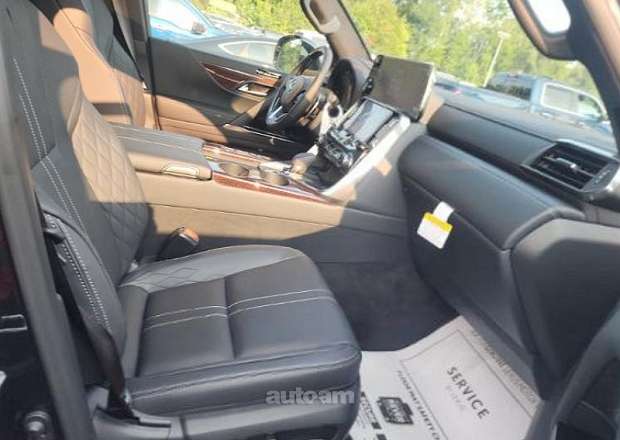 Lexus LX 700