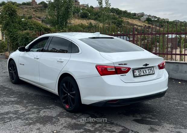 Chevrolet Malibu 2017 — photo 2