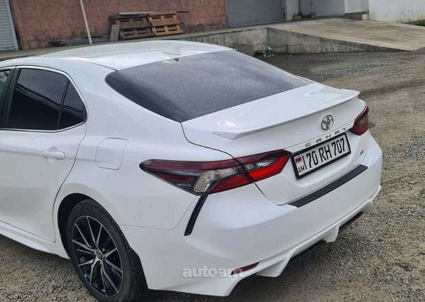 Toyota Camry 2022 — photo 2