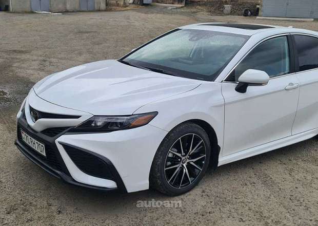 Toyota Camry 2022 — photo 1
