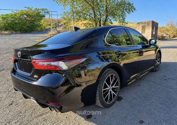Toyota Camry 2020 — photo 2