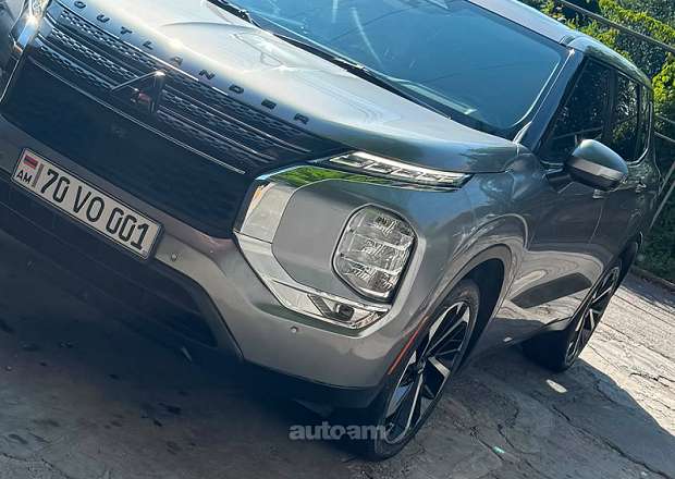 Mitsubishi Outlander 2022 — լուսանկար 1