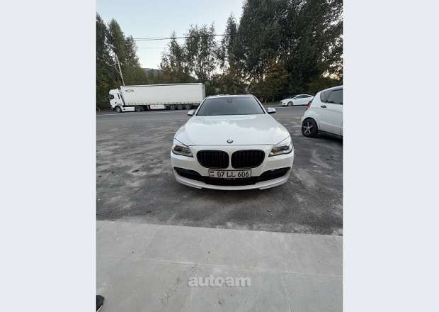 BMW 750 2012 — լուսանկար 1