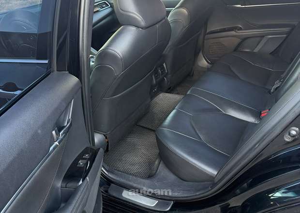 Toyota Camry 2018 — լուսանկար 11