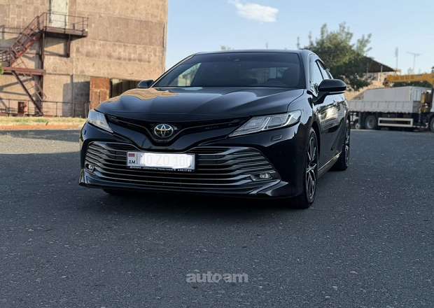 Toyota Camry 2018 — լուսանկար 1