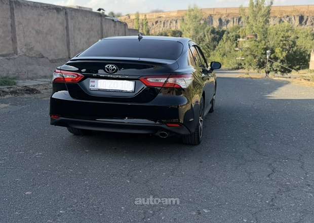 Toyota Camry 2018 — լուսանկար 3