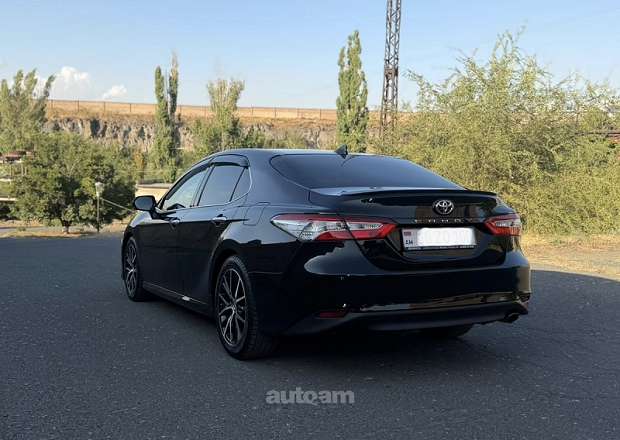 Toyota Camry 2018 — լուսանկար 2