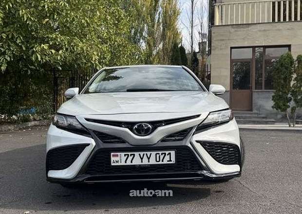 Toyota Camry 2022 — фото 2