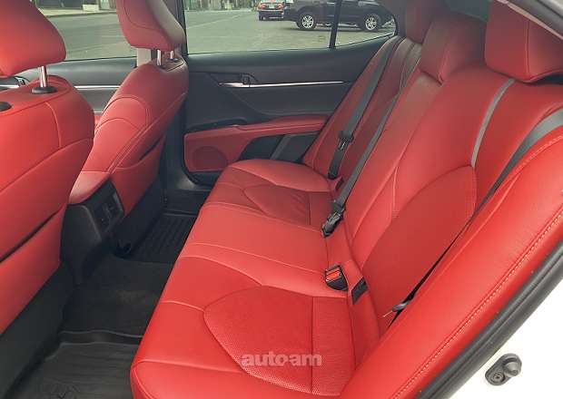 Toyota Camry 2018 — լուսանկար 2