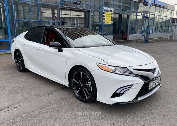 Toyota Camry 2018 — լուսանկար 1