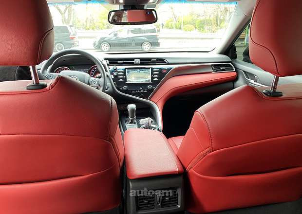 Toyota Camry 2018 — լուսանկար 3