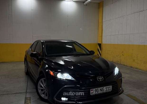 Toyota Camry 2023 — լուսանկար 1