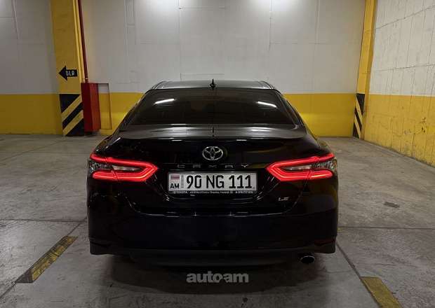 Toyota Camry 2023 — լուսանկար 3