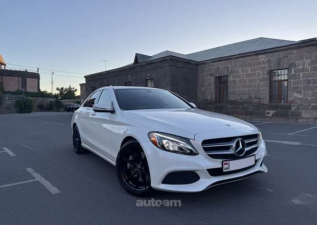Mercedes-Benz C 300 2017 — фото 1