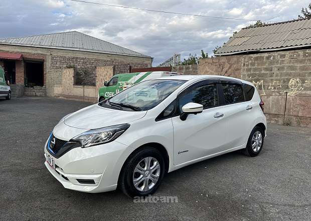 Nissan Note 2018 — photo 2