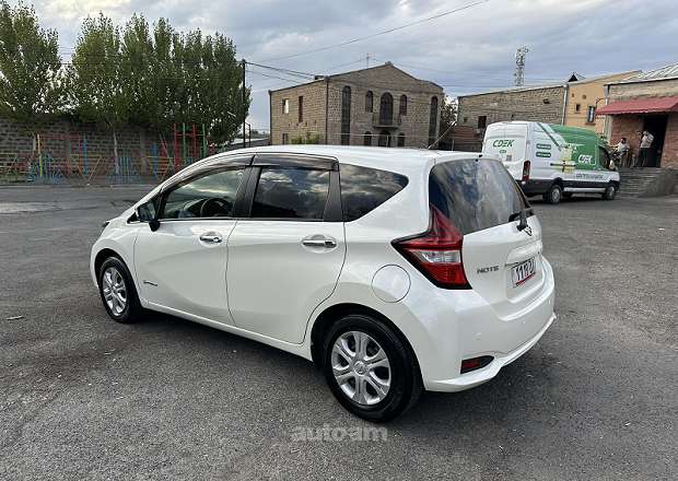 Nissan Note 2018 — photo 3