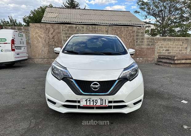 Nissan Note 2018 — photo 1