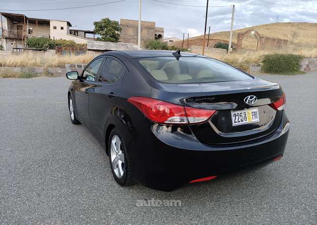Hyundai Elantra 2010 — լուսանկար 4