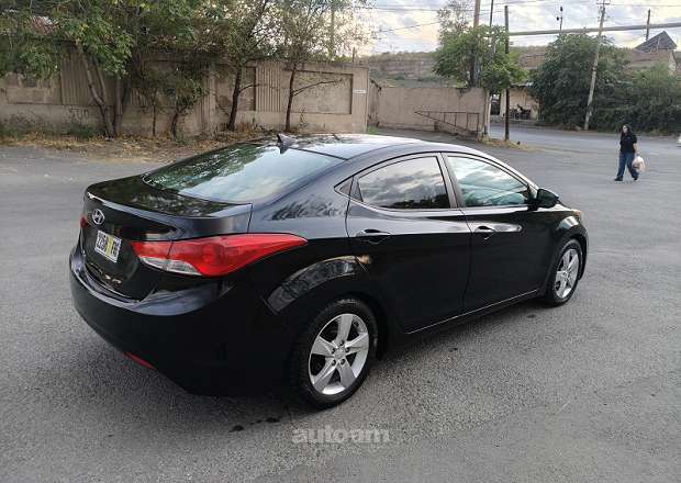 Hyundai Elantra 2010 — լուսանկար 10