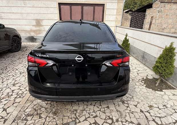 Nissan Versa 2023 — photo 2