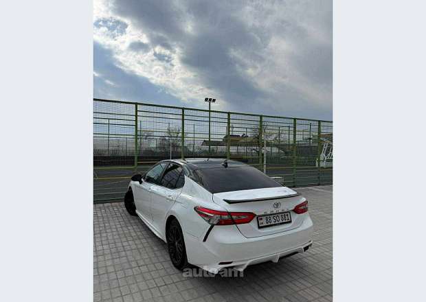 Toyota Camry 2019 — լուսանկար 2