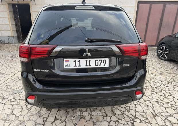 Mitsubishi Outlander 2020 — լուսանկար 2