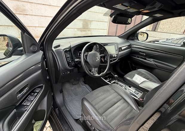 Mitsubishi Outlander 2020 — լուսանկար 8