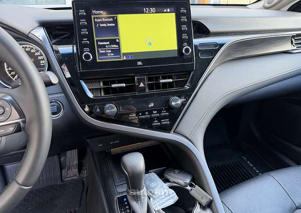 Toyota Camry 2021 — լուսանկար 10